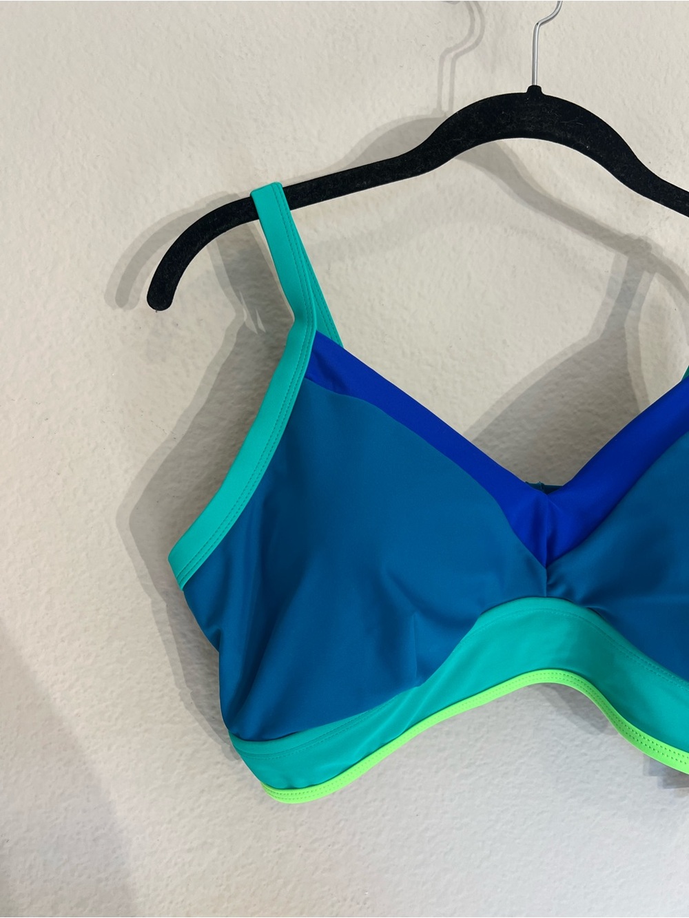 NWT Torrid wire free color blocked triangle bikini top blue green sz 2 swim - Picture 5 of 13